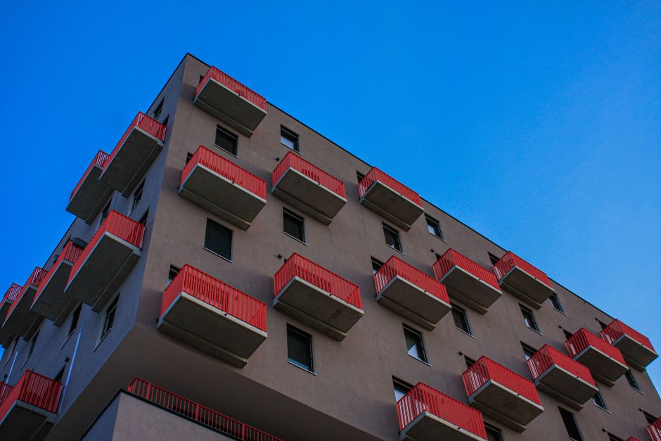 Garden-style apartment building exterior typical of north Austin rental communities
