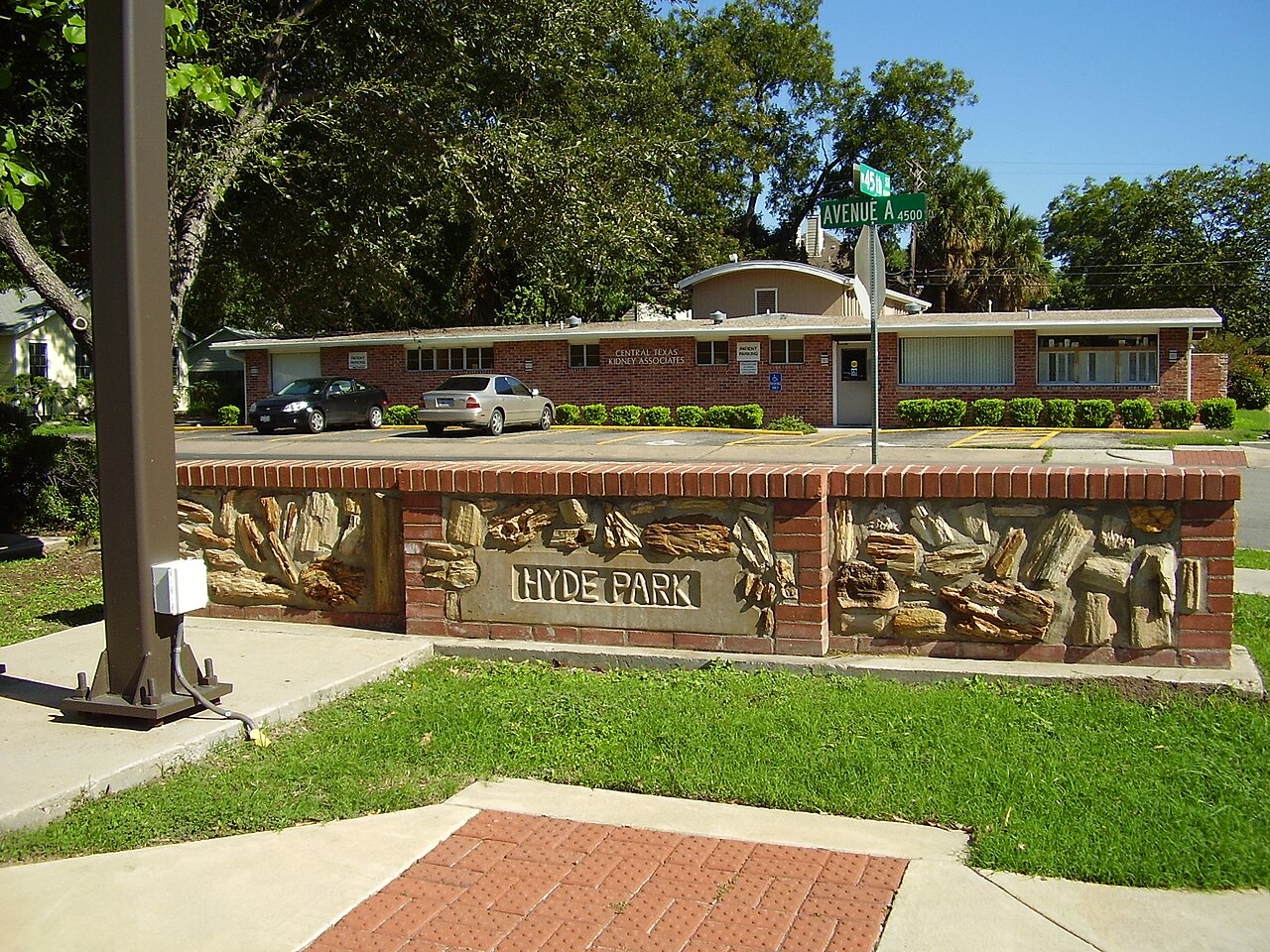 Street view of homes in the Hyde Park neighborhood of Austin